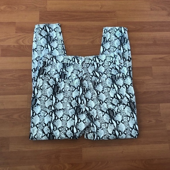 Frame All High Rise Cigarette Python Print Jeans - Picture 13 of 16